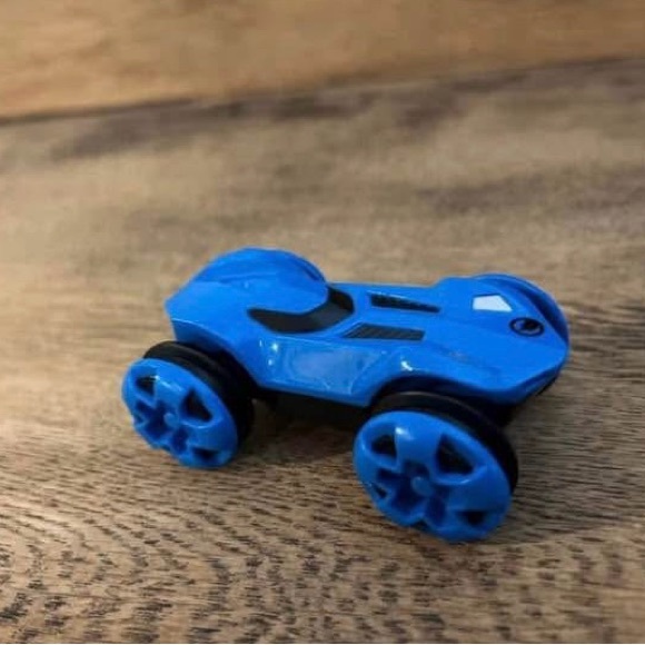 Hot Wheels Splash Rides Car - Picture 1 of 1